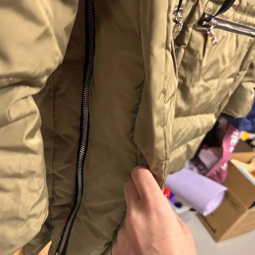 OROLAY Women's Olive Puffer Jacket with Sherpa Lined Hood - Picture 4 of 7